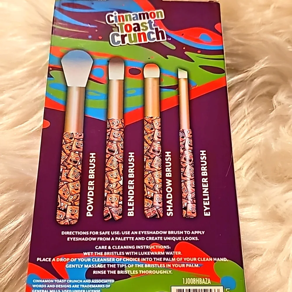 Cinnamon Toast Crunch 4 Piece Cosmetic Brush Set